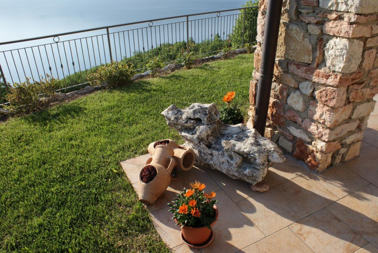 La Casa Di Pericle Aparthotel Brenzone sul Garda Bagian luar foto