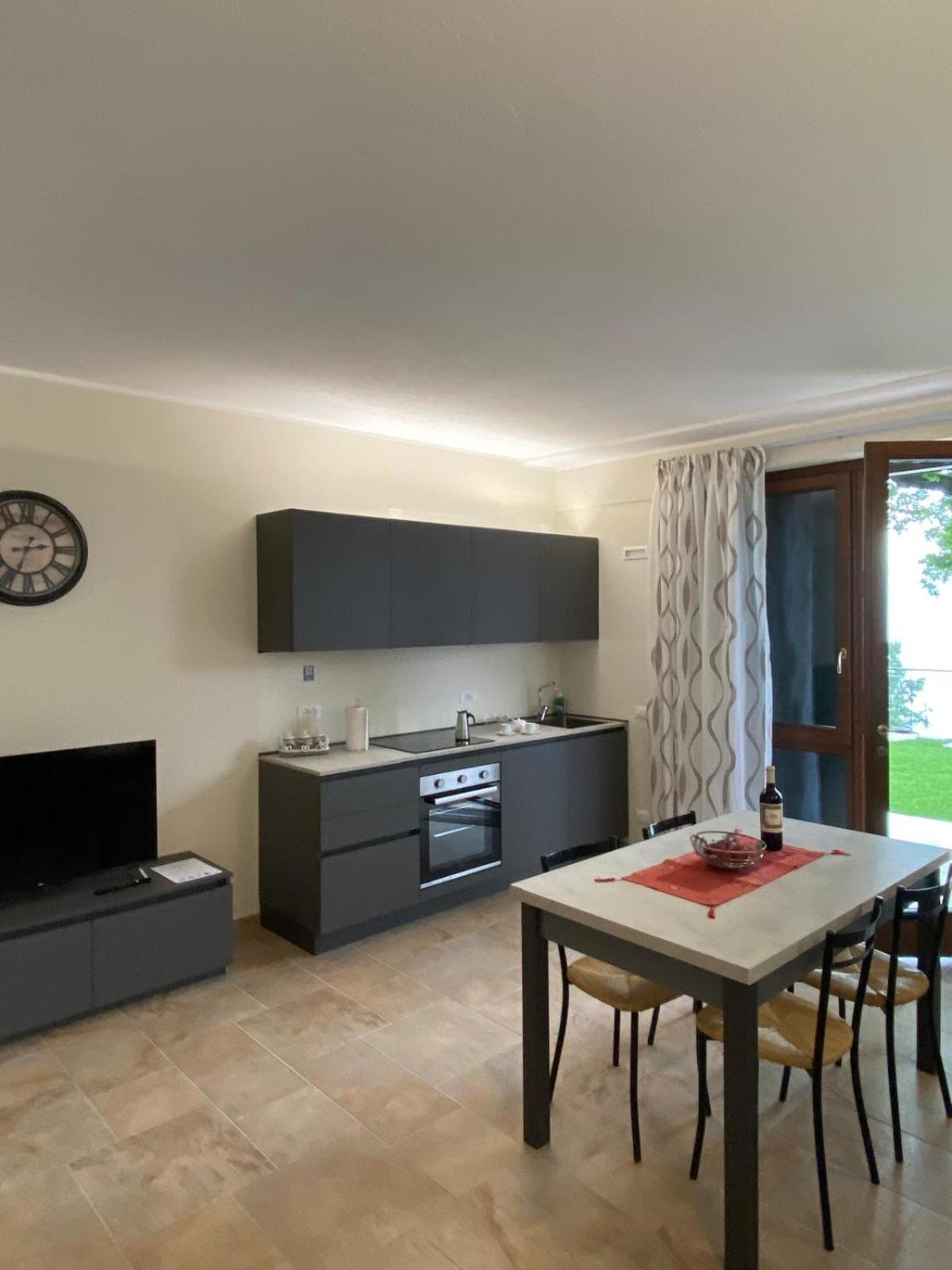 La Casa Di Pericle Aparthotel Brenzone sul Garda Bagian luar foto